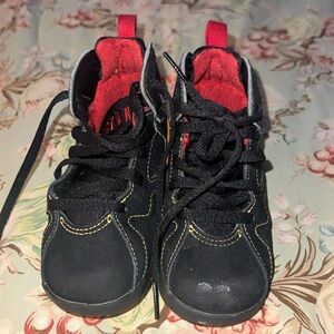Used kids Jordan 7s for sale. No insole in shoe, priced according!